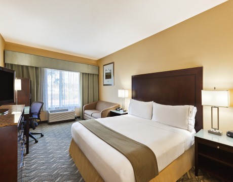 Holiday Inn Express and Suites MH - Guest Rooms 