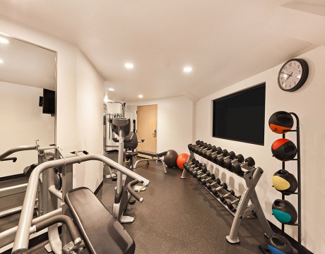 Holiday Inn Express and Suites MH - Fitness Center 