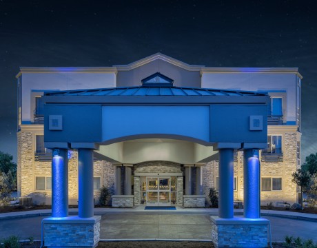 Holiday Inn Express and Suites MH - Exterior Entrance