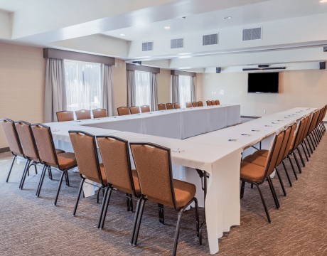 Holiday Inn Express and Suites MH - Meeting Room