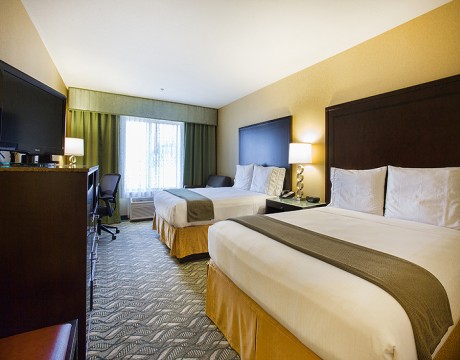 Holiday Inn Express and Suites MH - Two Queen Room 