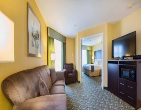 Holiday Inn Express and Suites MH - Master Suite in Morgan Hill Hotels