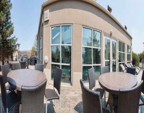 Holiday Inn Express and Suites MH - Patio in Morgan Hill Hotels